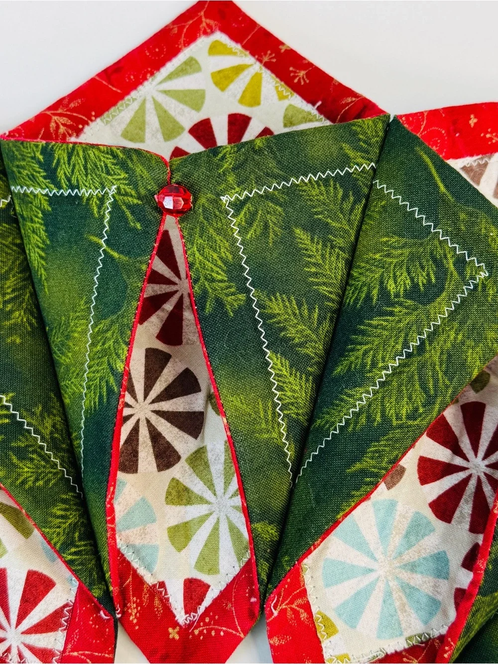 Quilted Holly Leaves Christmas Wreath Handmade Fabric Patchwork 21
